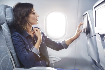 finnair-economy-woman-01-low-min